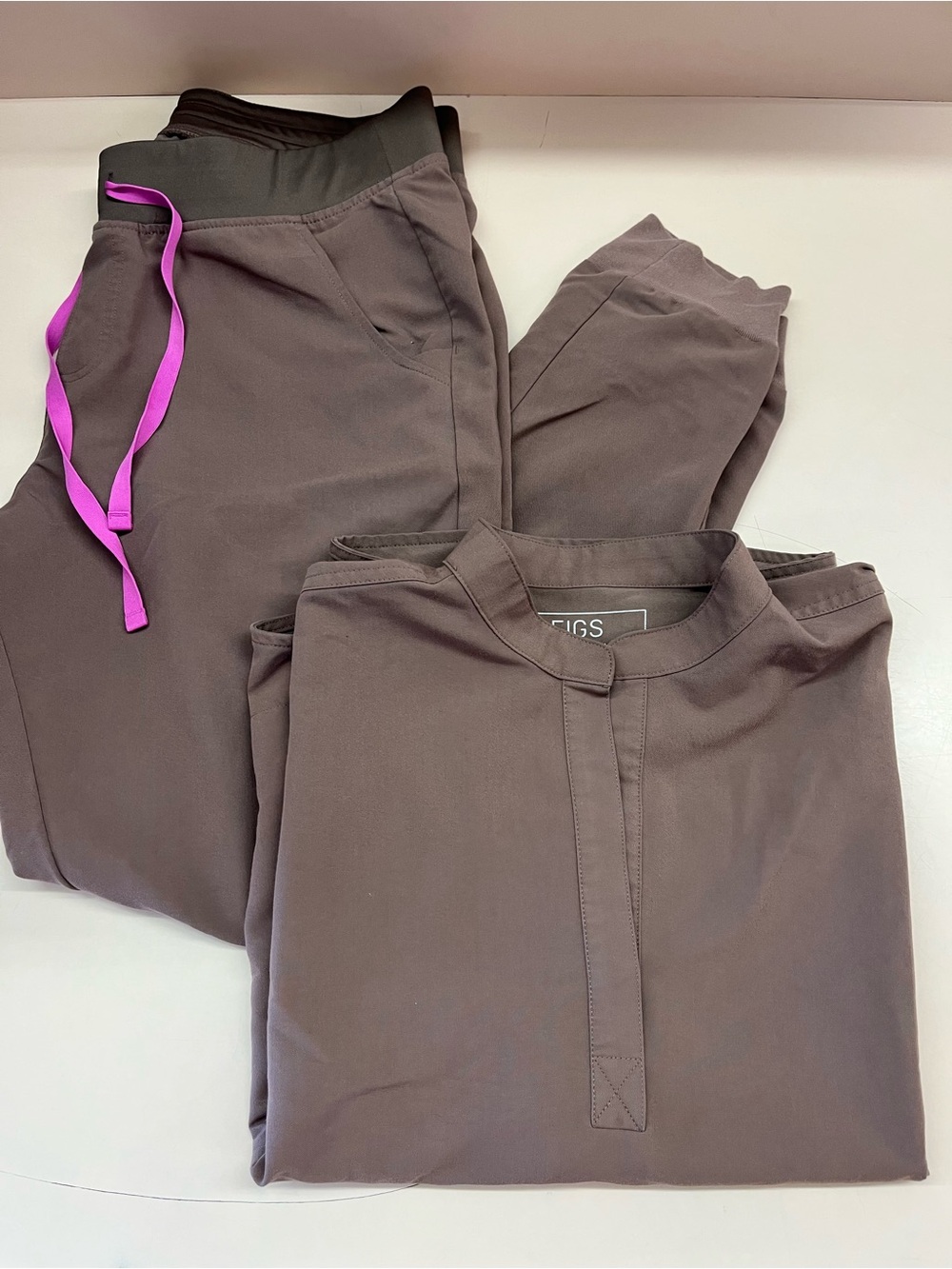 FIGS Scrub Set Smokey Taupe M/LT